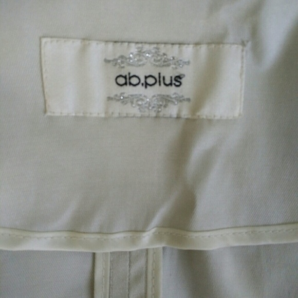 AB.PLUS Off-White Short-Sleeve Jacket Size S - Picture 7 of 7